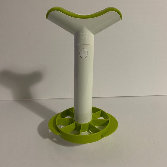 Vacu Vin 4-in-1 Pineapple Peeler Corer Slicer Wedger Fruit Tool - Picture 1 of 5